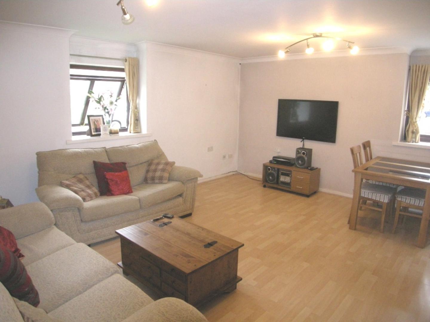 			NEAR MIDDLESEX UNI!, 2 Bedroom, 1 bath, 1 reception Flat			 Wheatley Close, HENDON